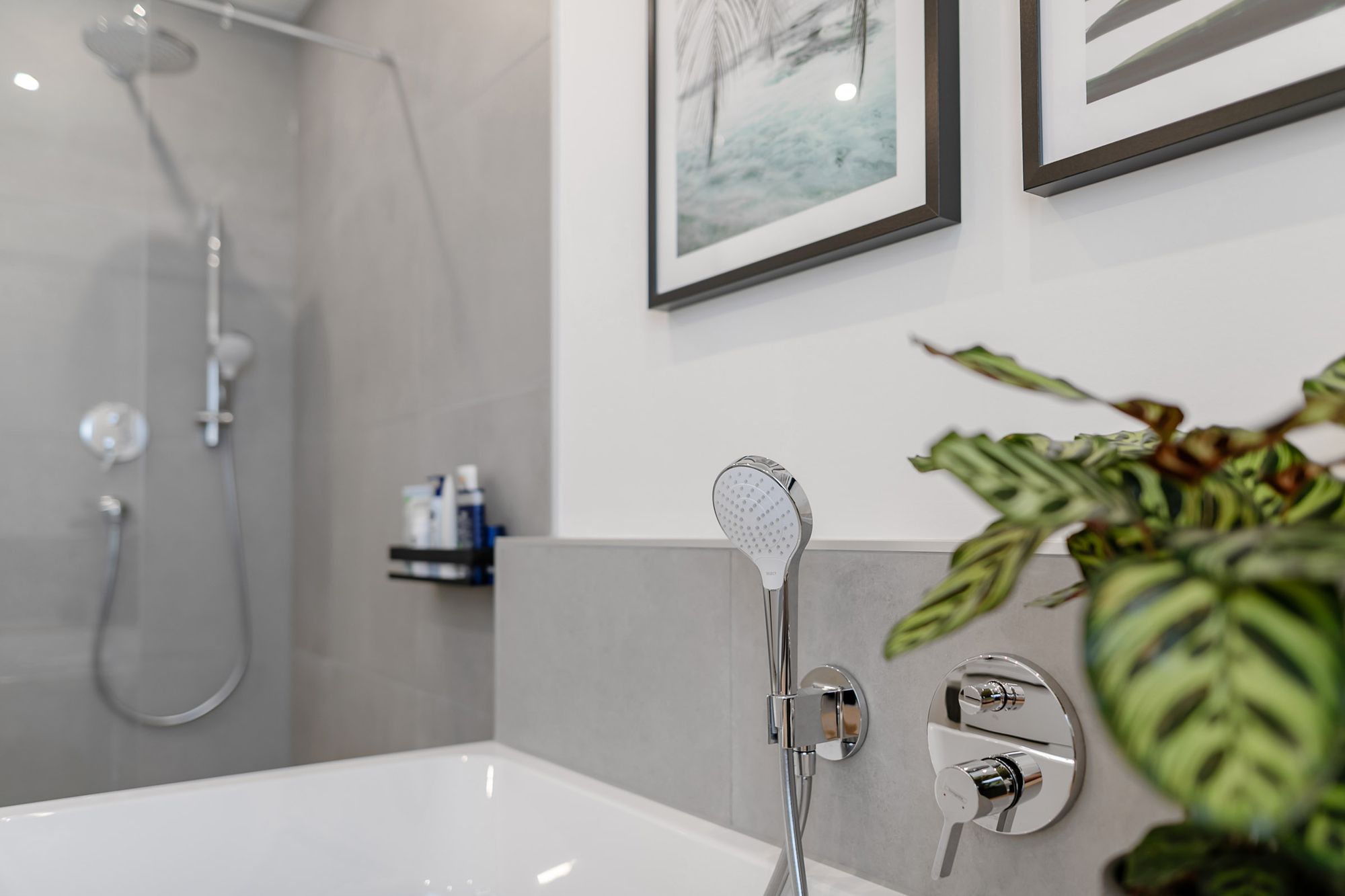 Badezimmer mit Dusche